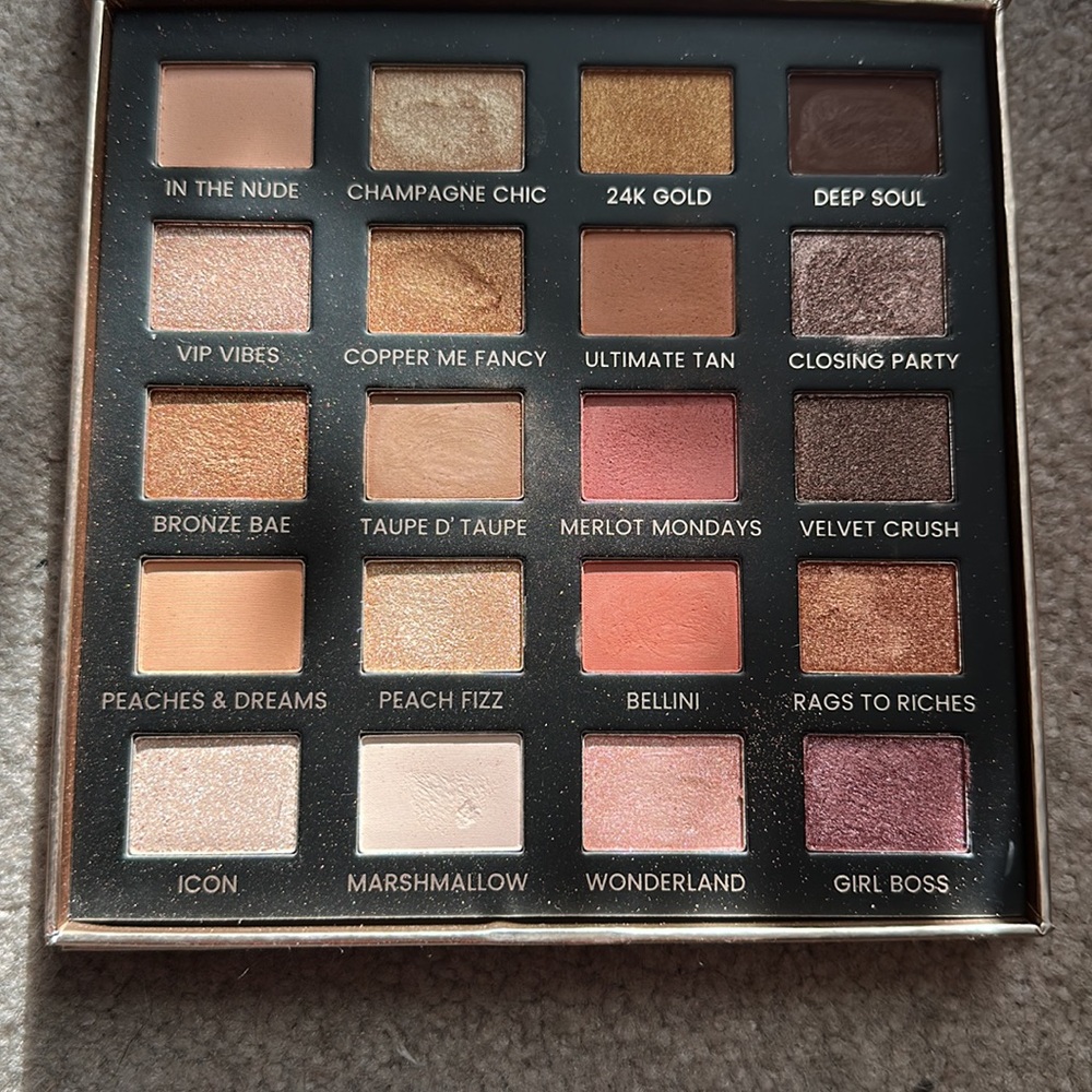 Iconic London day to slay eyeshadow palette